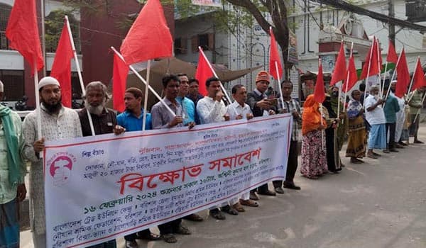 শ্রমনীতি বাস্তবায়নসহ ১১ দফা দাবিতে বরিশালে শ্রমিক সমাবেশ