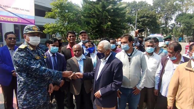 মোংলা বন্দরে শ্রমিক কল্যাণ হাসপাতালে অ্যাম্বুলেন্স হস্তান্তর