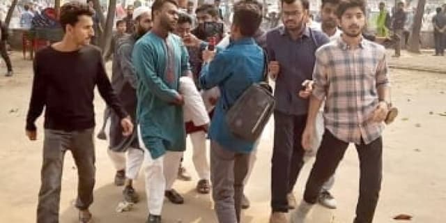 ঢাবিতে ছাত্র অধিকারের মিছিলে ছাত্রলীগের হামলা, আহত ২২