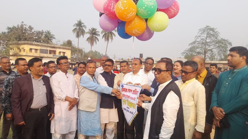 পাঁচবিবিতে প্রথম বারের মত মেয়র কাপ প্রমিলা ফুটবল টুর্নামেন্টের উদ্বোধন
