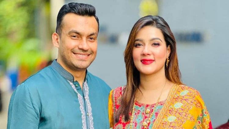 দ্বিতীয় বিয়ে ভেঙ্গে দিলেন আলোচিত নায়িকা মাহিয়া মাহি