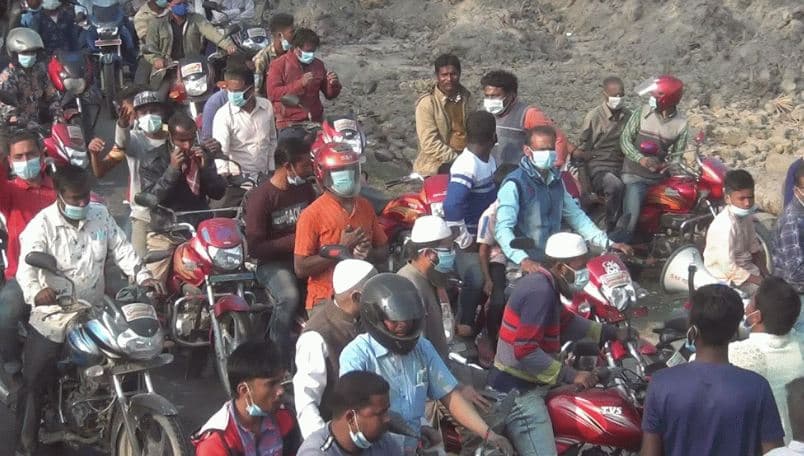 হিলিতে নৌকা মনোনয়ন প্রত্যাশী কাওছারের বিশাল মোটরসাইকেল শোডাউন