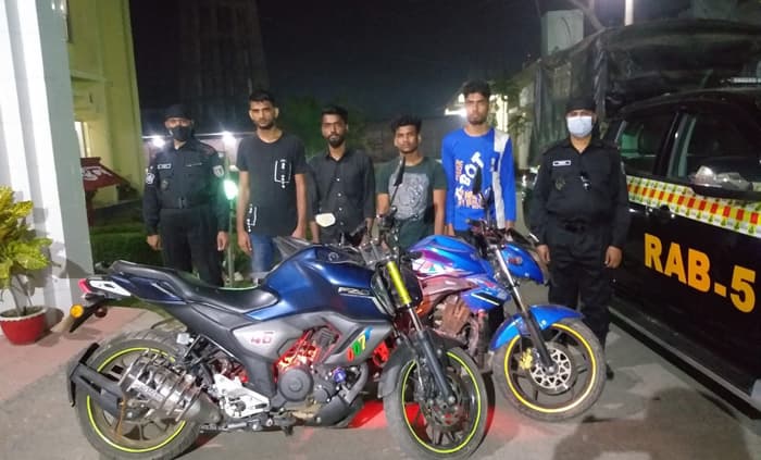 লালপুরে ইমো প্রতারক চক্রের আরো চার সদস্য আটক