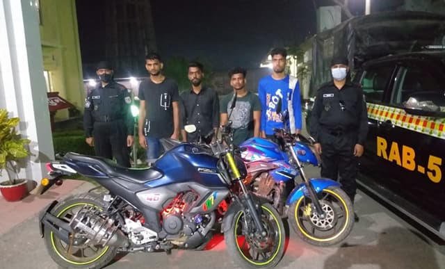 লালপুরে ইমো প্রতারক চক্রের আরো চার সদস্য আটক