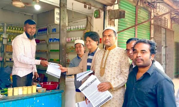 হিলিতে বিএনপির লিফলেট বিতরণ