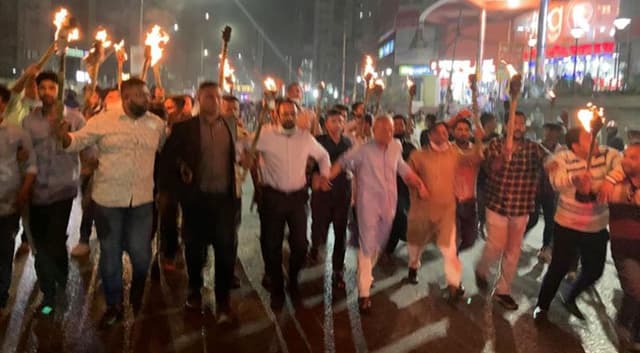 খালেদা জিয়ার পরোয়ানা প্রত্যাহারের দাবিতে ঢাকায় মশাল মিছিল