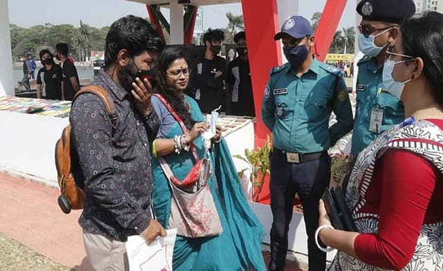 স্বাস্থ্যবিধি না মেনে বইমেলায়, গুনতে হল জরিমানা