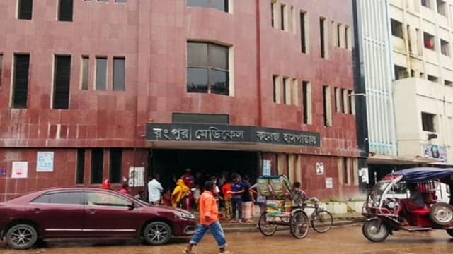 বিয়ের অনুষ্ঠানে পুলিশ কর্মকর্তা বাবাকে হত্যাচেষ্টা মেয়ের