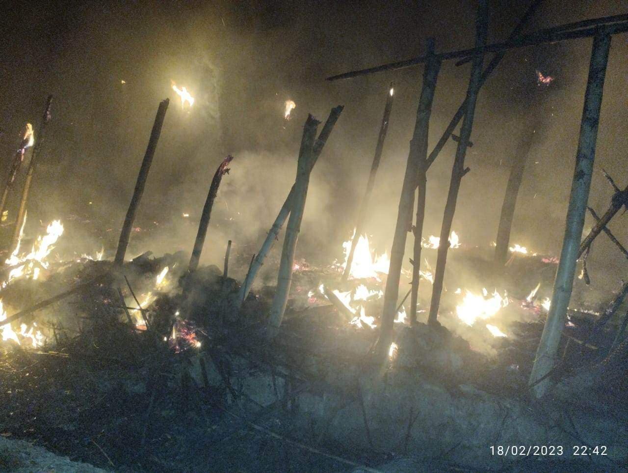 টেকনাফে মুরগির খামারে আগুন লেগে, পুড়েছে ২ হাজার মুরগি