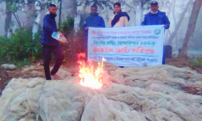 কাউখালীতে অর্ধ লক্ষ টাকার অবৈধ জাল উদ্ধার
