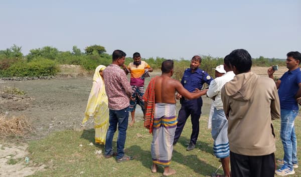 মহিপুরে জমাজমি বিরোধে জেরে মাছের ঘেরের বাঁধ কেটে দেয়ার অভিযোগ