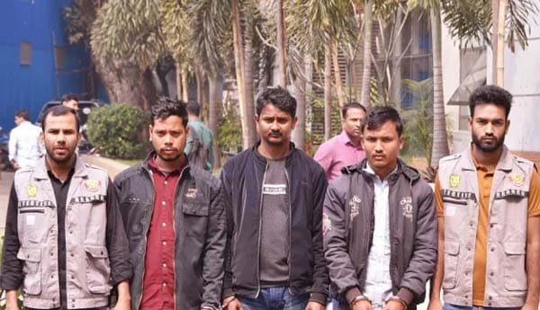 ৩০ হাজার টাকায় বাংলাদেশী নাগরিকত্ব পাচ্ছে রোহিঙ্গারা!