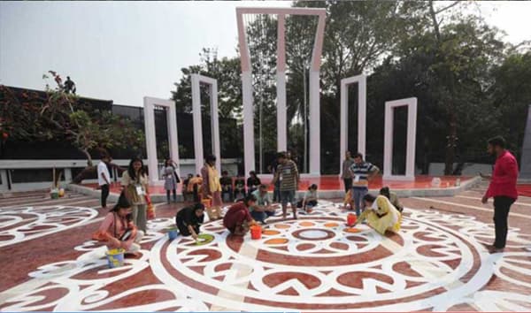 ভাষা শহীদদের শ্রদ্ধা জানাতে প্রস্তুত কেন্দ্রীয় শহীদ মিনার