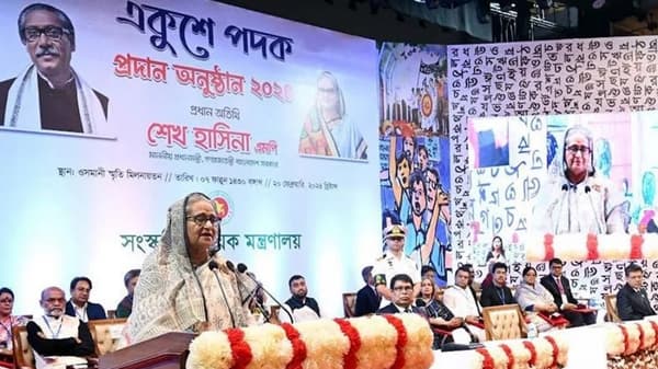 একুশের চেতনাকে লালন করে মাথা উঁচু করে চলতে হবে: প্রধানমন্ত্রী