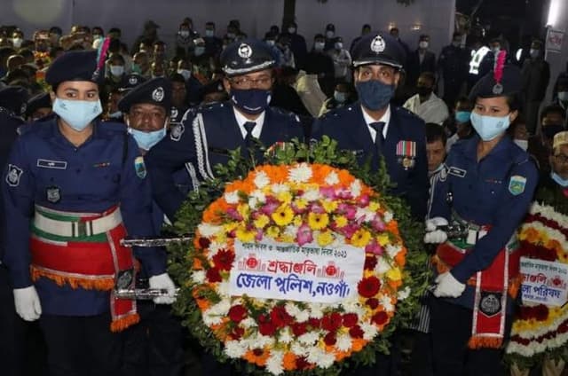 নওগাঁয় ভাষা শহীদদের স্মরণে শ্রদ্ধার্ঘ্য নিবেদন