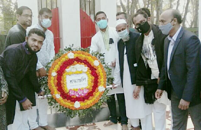 হিজলা উপজেলা প্রশাসনের ভাষা শহীদদের প্রতি শ্রদ্ধা নিবেদন