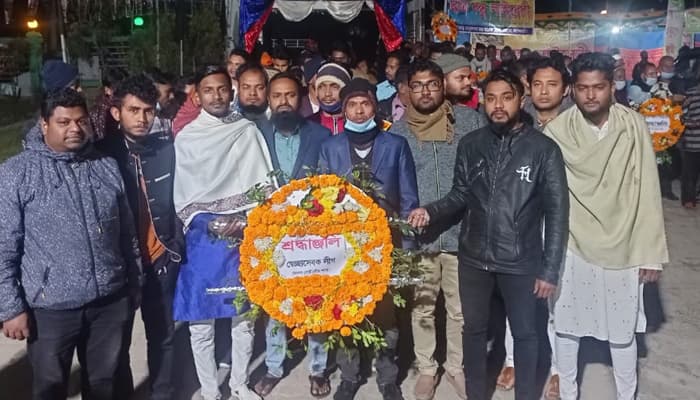 ভাষা শহীদদের প্রতি মোংলা পৌর স্বেচ্ছাসেবক লীগের শ্রদ্ধা নিবেদন