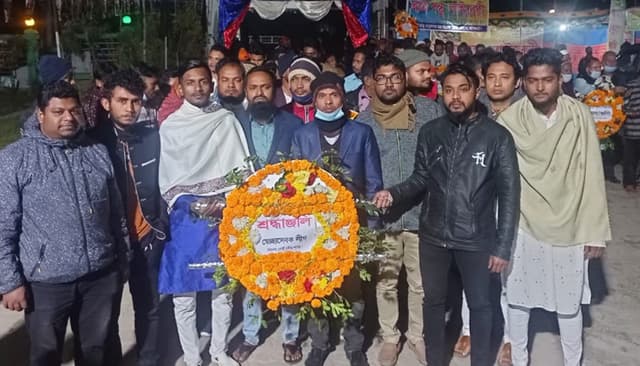 ভাষা শহীদদের প্রতি মোংলা পৌর স্বেচ্ছাসেবক লীগের শ্রদ্ধা নিবেদন