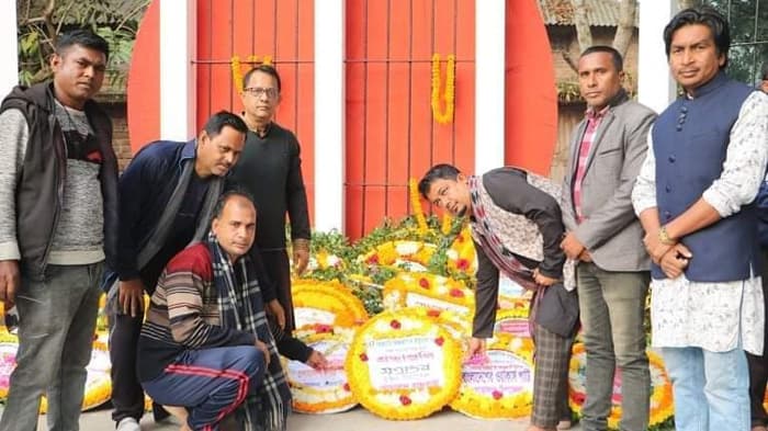 গোয়ালন্দে যুগান্তর স্বজন সমাবেশের শহীদ মিনারে পুষ্পমাল্য অর্পণ