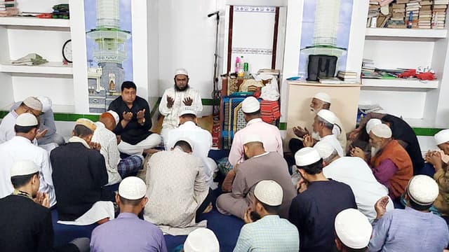 আন্তর্জাতিক মাতৃভাষা দিবসে গোয়ালন্দে পৌর মেয়রের উদ্যোগে দোয়া মাহফিল