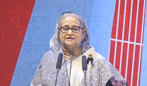 স্মার্ট হতে গেলে ইংরেজিতেই কথা বলতে হবে, তা নয়: প্রধানমন্ত্রী