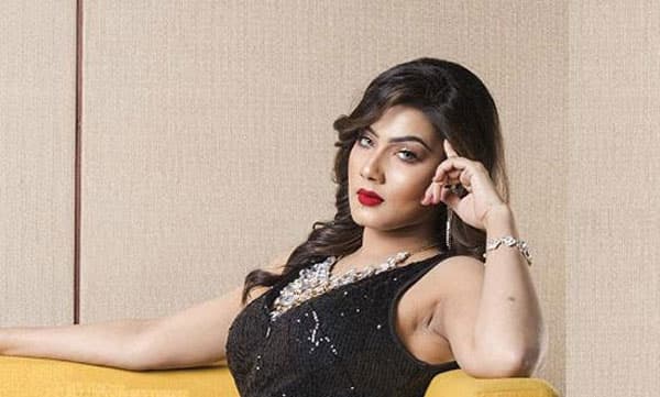 ‘একা একা লাগে’: মধ্যরাতে মাহির পোস্ট