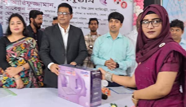 ভোলায় ২১০ নারী প্রশিক্ষণার্থীর মাঝে ল্যাপটপ বিতরণ