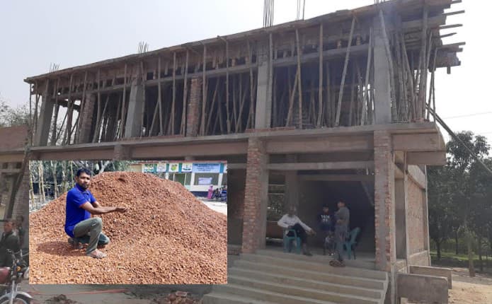 নওগাঁর বদলগাছীতে বিদ্যালয়ে ছাদ ঢালাইয়ে নিম্নমানের খোয়া