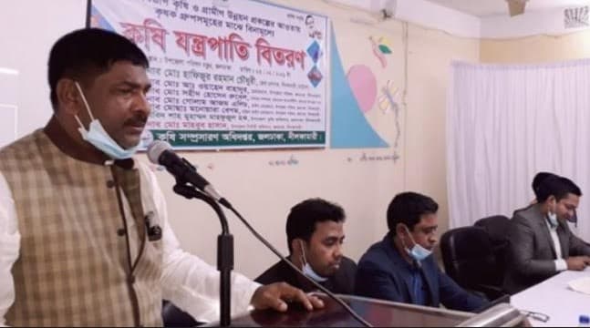 জলঢাকায় কৃষকদের মাঝে বিনামূল্যে কৃষি যন্ত্রপাতি বিতরন