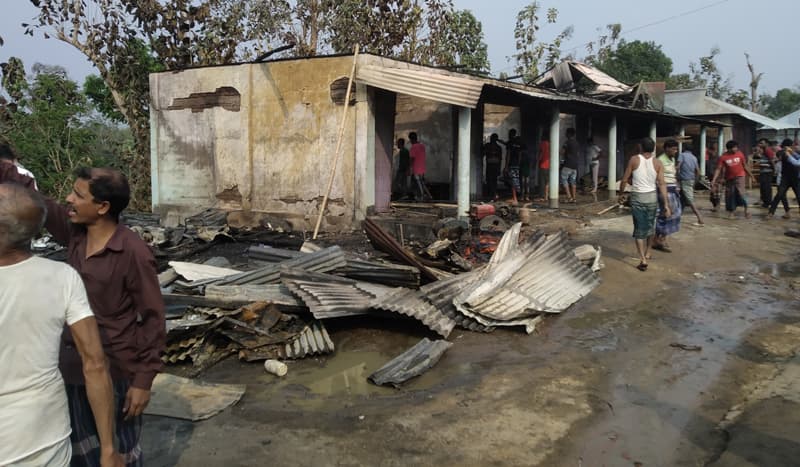 মাটিরাঙ্গাতে আগুনে পুড়ে ছাঁই  ১১ দোকান