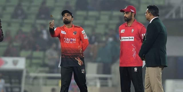 টস জিতে কুমিল্লাকে ব্যাটিংয়ে আমন্ত্রণ বরিশালের