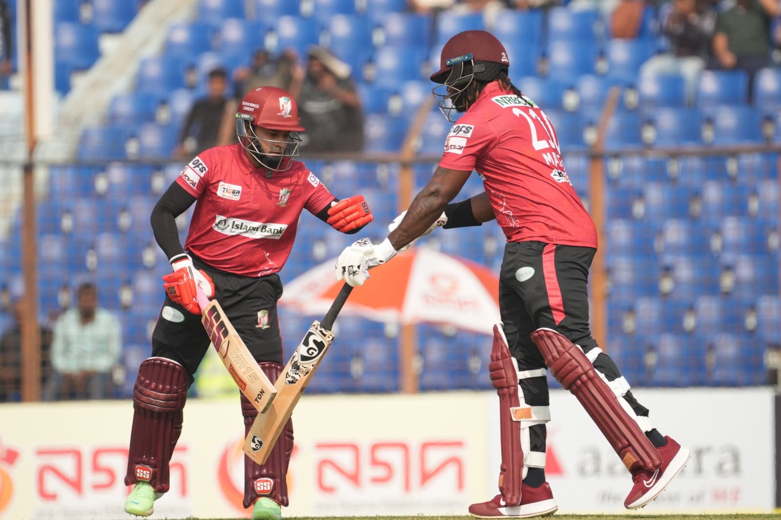 কুমিল্লাকে হারিয়ে প্লে-অফে বরিশাল