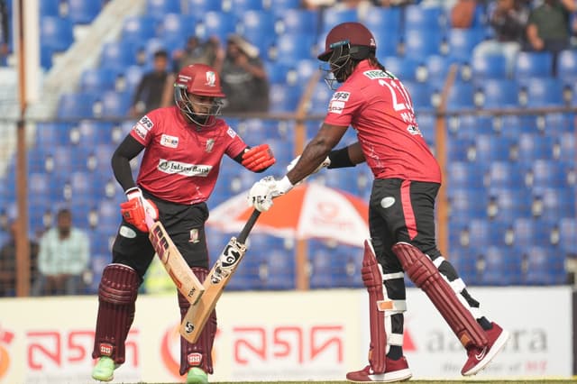 কুমিল্লাকে হারিয়ে প্লে-অফে বরিশাল