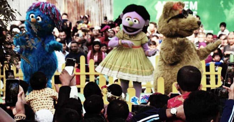 বইমেলার শেষ শুক্রবারে শিশু-কিশোরদের ভিড়