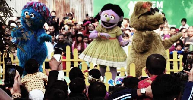 বইমেলার শেষ শুক্রবারে শিশু-কিশোরদের ভিড়