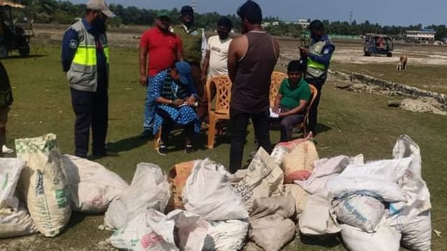 সেন্টমার্টিনগামী জাহাজ ও রিসোর্টকে জরিমানা, মালামাল জব্দ