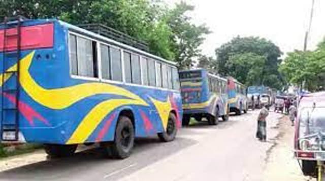 বরিশালে সড়কই বাসস্ট্যান্ড !