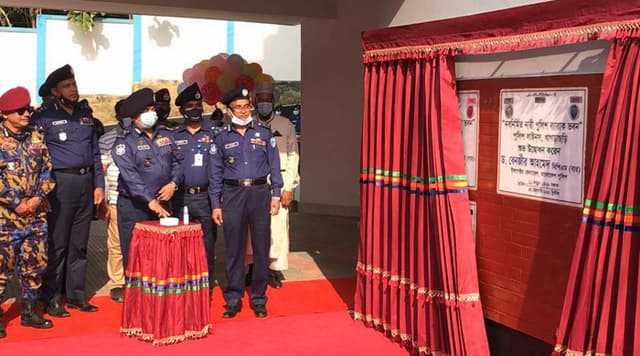 খাগড়াছড়িতে নবনির্মিত থানা ভবন ও নারী পুলিশ ব্যারাক উদ্বোধন