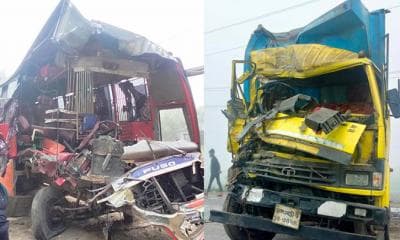 নরসিংদীতে বাস-কাভার্ডভ্যানের সংঘর্ষ, ২ চালক নিহত