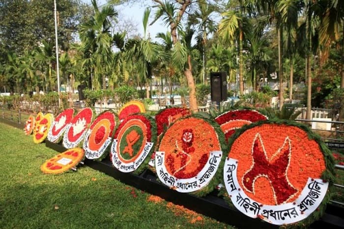 পিলখানার শহীদদের প্রতি রাষ্ট্রপতি ও প্রধানমন্ত্রীর শ্রদ্ধা