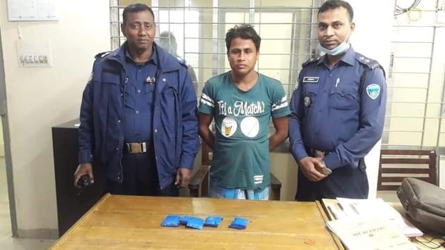 উখিয়ায় ইয়াবাসহ কুতুপালংয়ের রফিক আটক