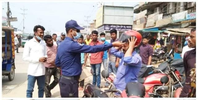 উখিয়ায় অবৈধ যানবাহনের বিরুদ্ধে কঠোর অবস্থানে ট্রাফিক বিভাগ
