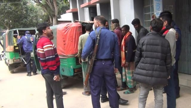 হিলিতে পুলিশের অভিযানে মাদকদ্রব্যসহ ১৪ জন আটক