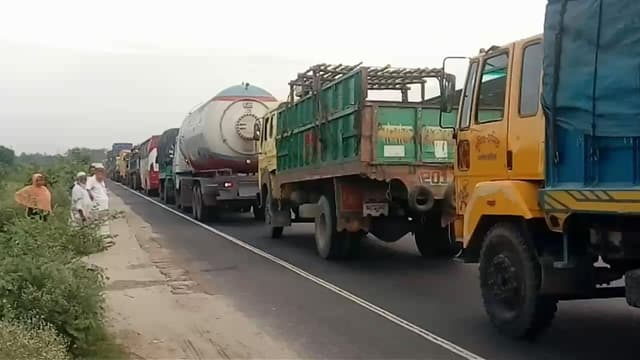 ঢাকা-টাঙ্গাইল মহাসড়কে ১৭ কি‌লো‌মিটার এলাকাজু‌ড়ে যানজট