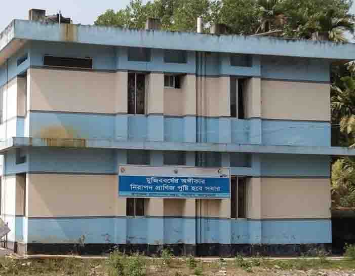 খামারীদের প্রণোদনায় ভাগ বসালেন এলএসপি কর্মকর্তারা