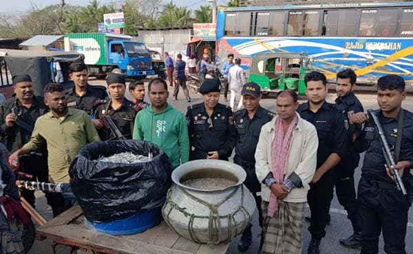 বরিশালে র‌্যাব-পুলিশের যৌথ অভিযানে ৪৩ মণ জাটকা জব্দ