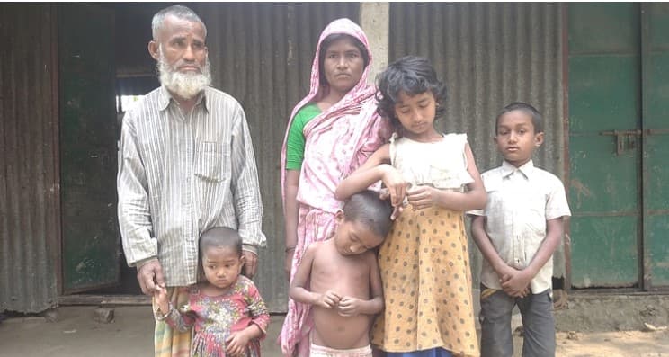 অসহায় দম্পতি ২৩ হাজার টাকায় দুই শিশু সন্তানকে বিক্রি