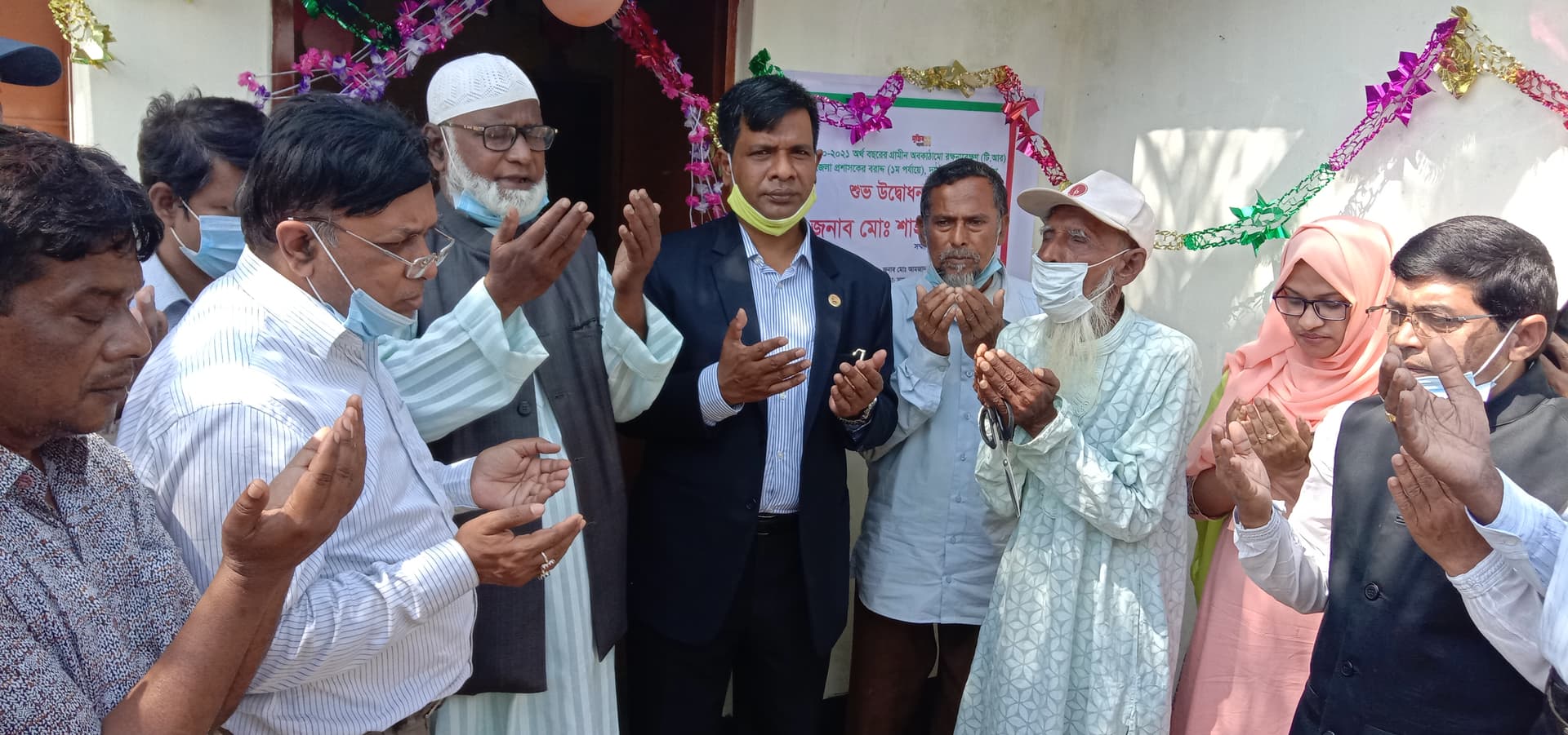 লালপুরে ভূমিহীন বীর মুক্তিযোদ্ধাকে বাড়ি উপহার দিলো জেলা প্রশাসক