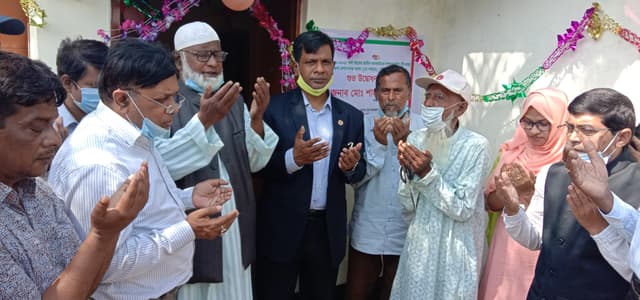 লালপুরে ভূমিহীন বীর মুক্তিযোদ্ধাকে বাড়ি উপহার দিলো জেলা প্রশাসক