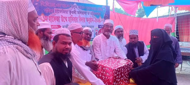 চার গ্রামে সর্বপ্রথম কোরআনের হাফেজা হলেন ১৫ বছর বয়সী উম্মে হাবিবা